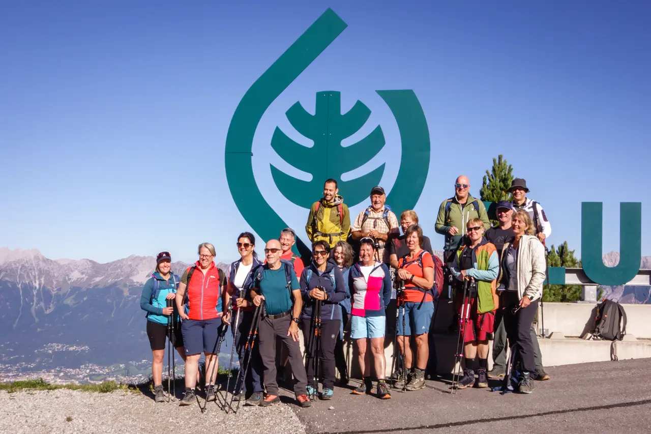 Langlauf- und Bikeschule Achensee Wanderwoche 2 Hotel Alpenrose Gruppenfoto Bergstation Glungezer