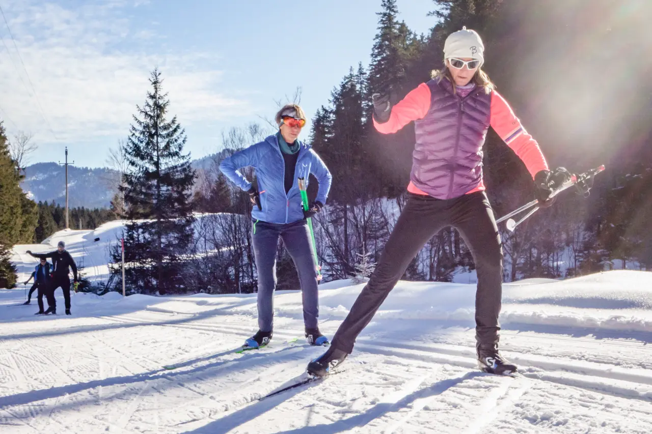 Langlaufschule Achensee Trainingscamp Skating Technikübung Beinabstoß halbseitiger Skatingschritt Siitonen-Schritt bergauf Steinberg