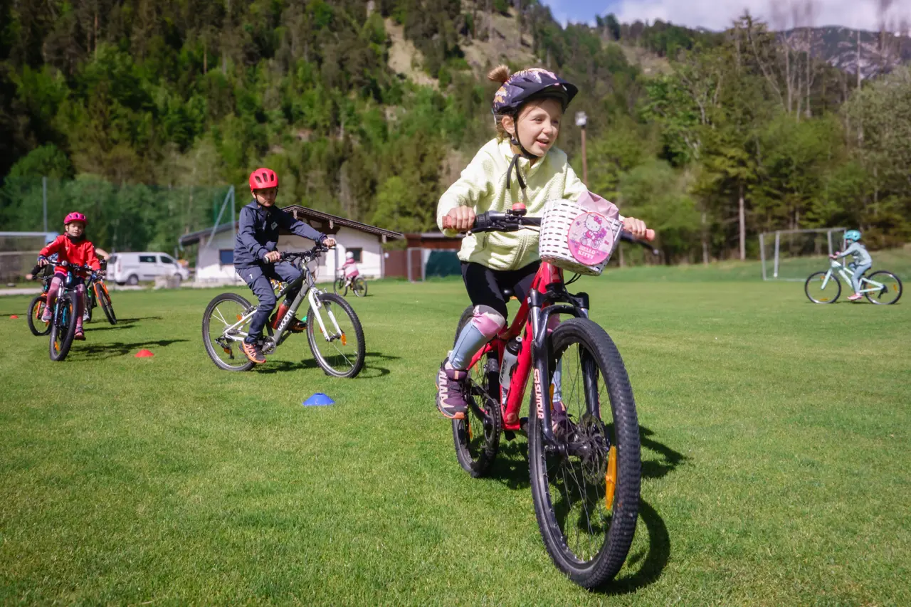Bikeschule Achensee Tri-Team Achensee Kindertraining Bike Kurventraining als Slalom Pertisau