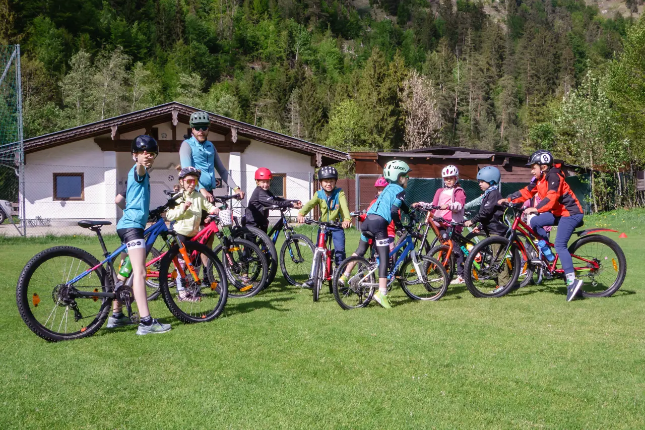Bikeschule Achensee Tri-Team Achensee Kindertraining Bike Abschlussfoto Pertisau