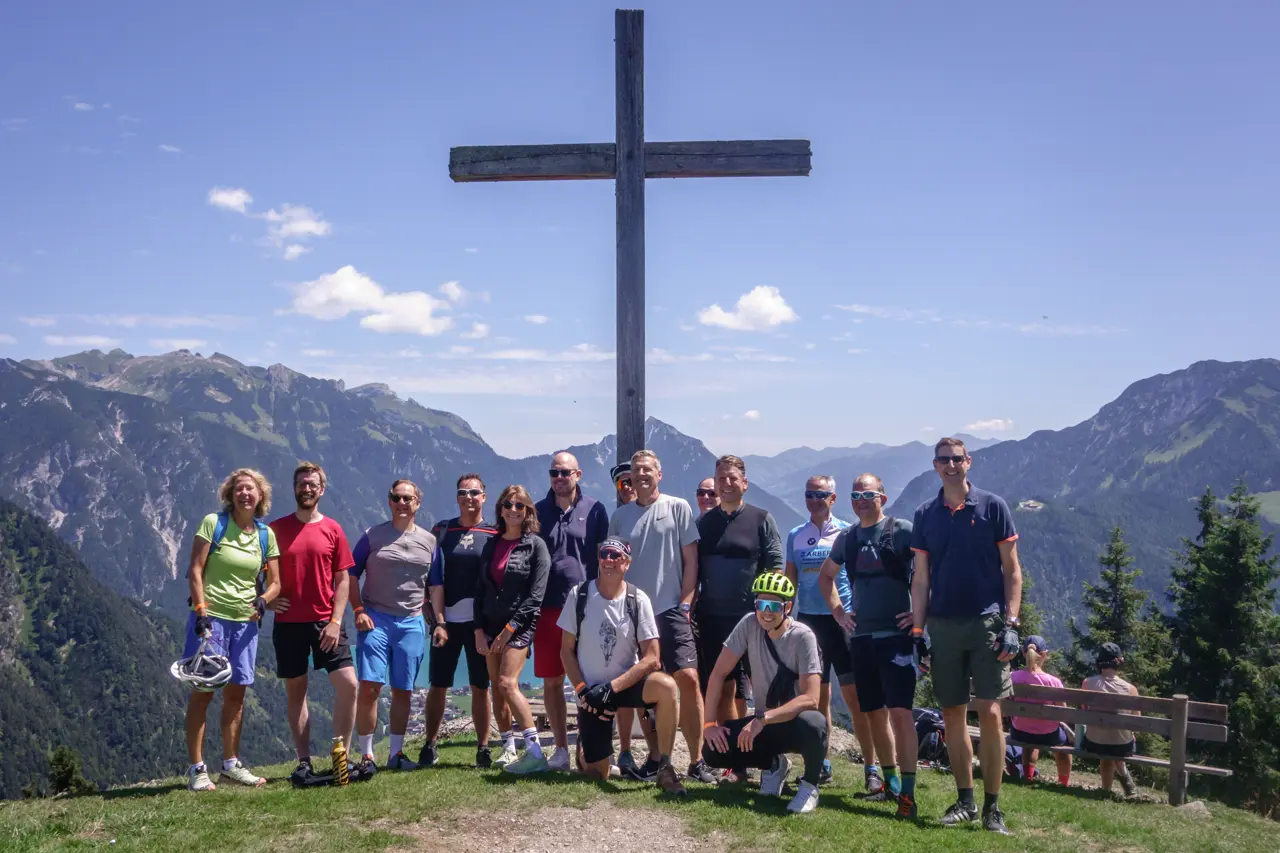 Bikeschule Achensee E-Bike Tour Sonn-Markom Gruppenfoto Feilkopf Pertisau