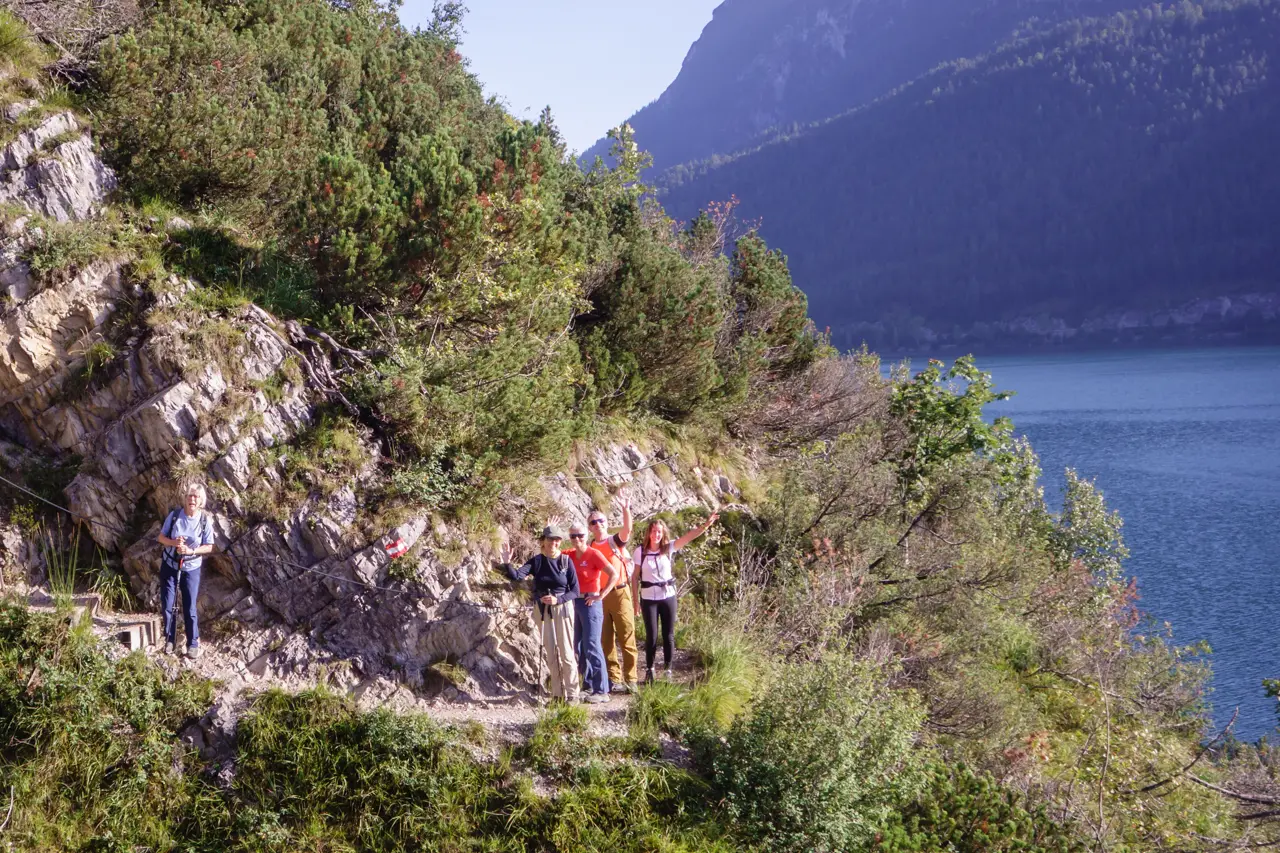 Langlauf- und Bikeschule Achensee Wanderwoche 1 Hotel Alpenrose Gaisalmsteig Begeisterung am schmalen Steig Achenkirch Pertisau