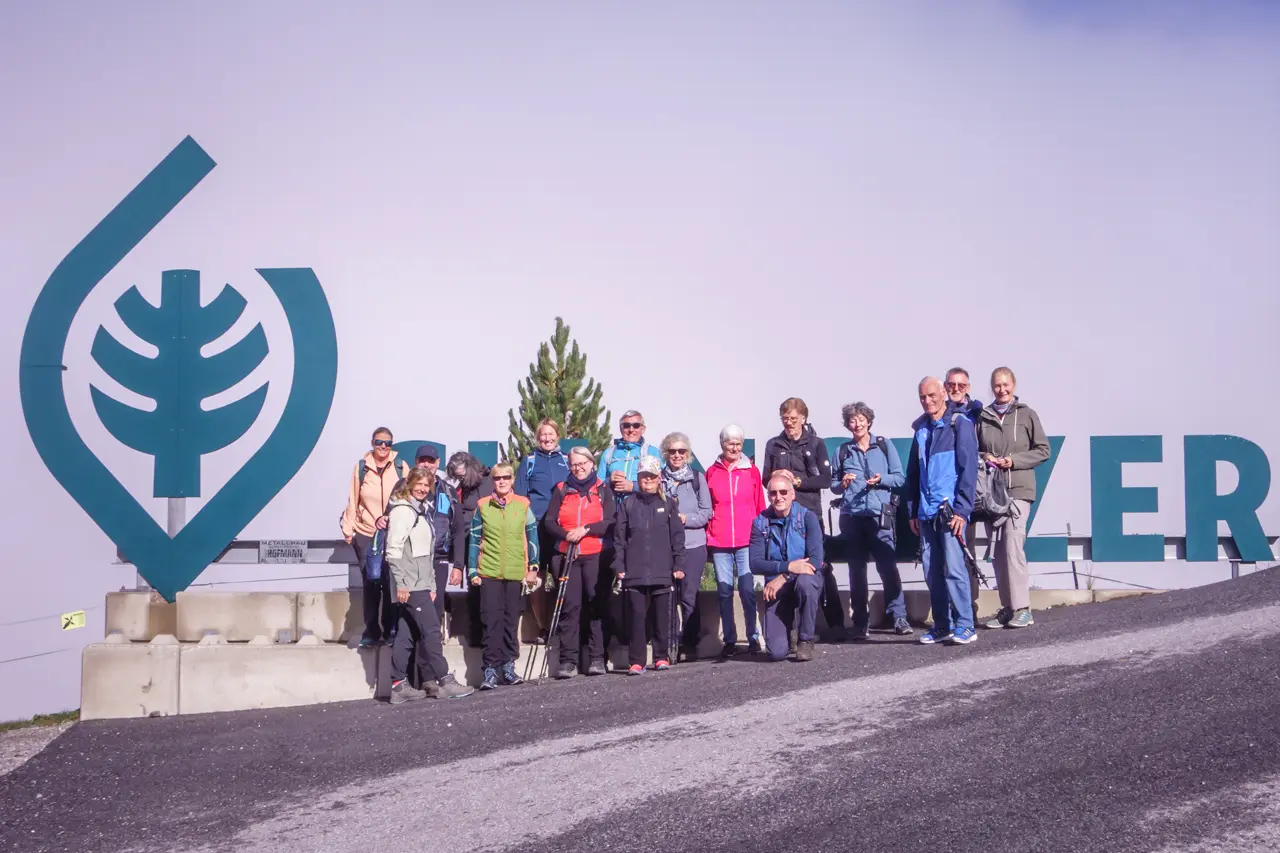 Langlauf- und Bikeschule Achensee Wanderwoche 2 Hotel Alpenrose Bergstation Glungezer Gruppenfoto Tulfes Innsbruck